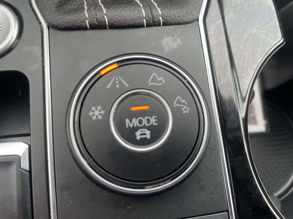 Used 2023 Volkswagen Atlas SEL R-Line AWD/4WD image 23