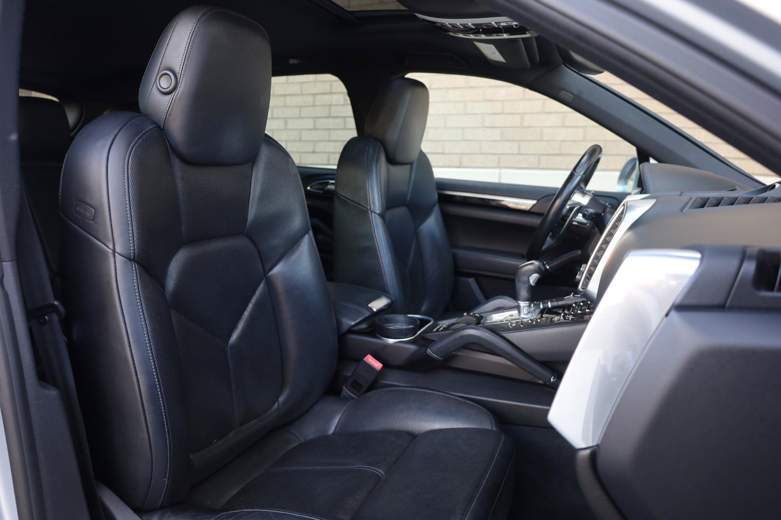 Used 2016 Porsche Cayenne AWD/4WD image 29