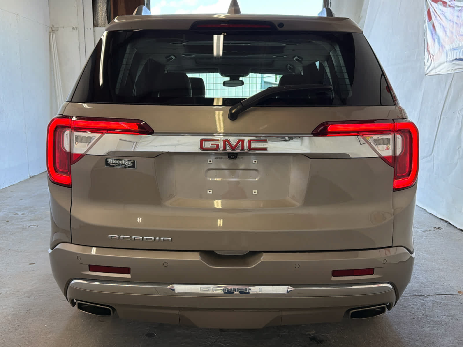 Used 2022 GMC Acadia Denali w/ LPO, Floor Liner Package FWD image 6