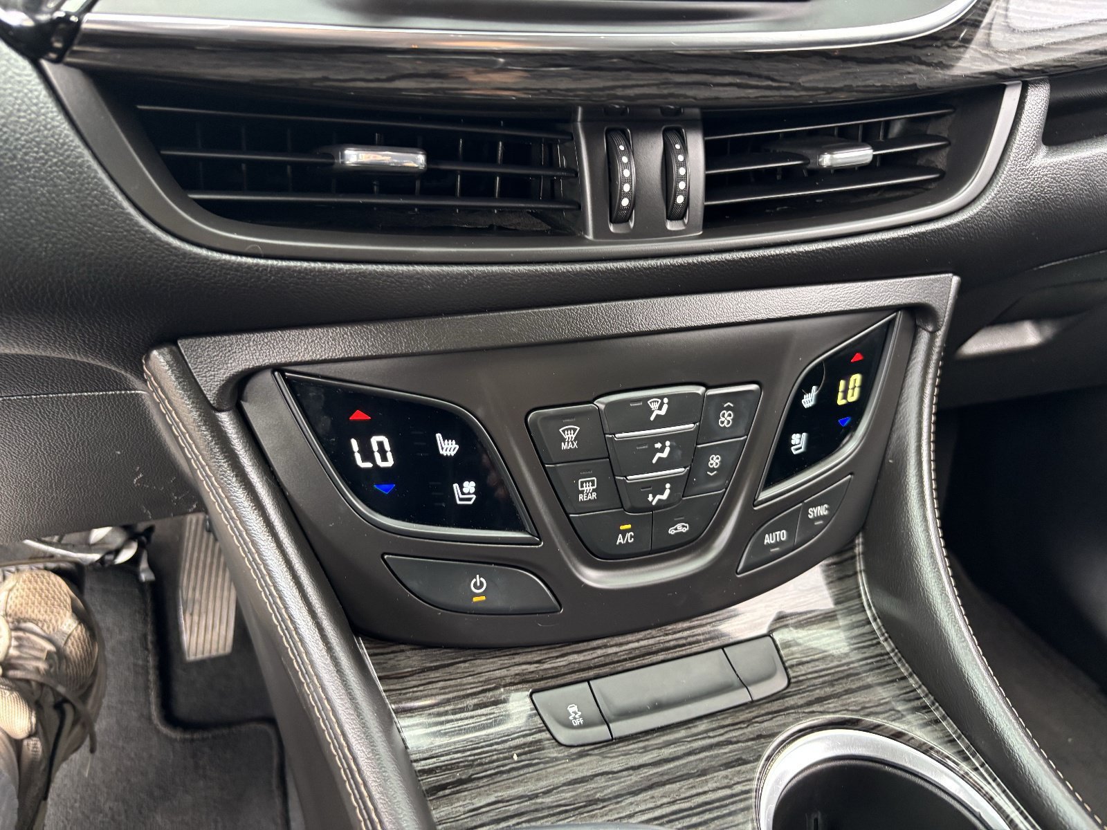 Used 2018 Buick Envision Premium AWD/4WD image 26