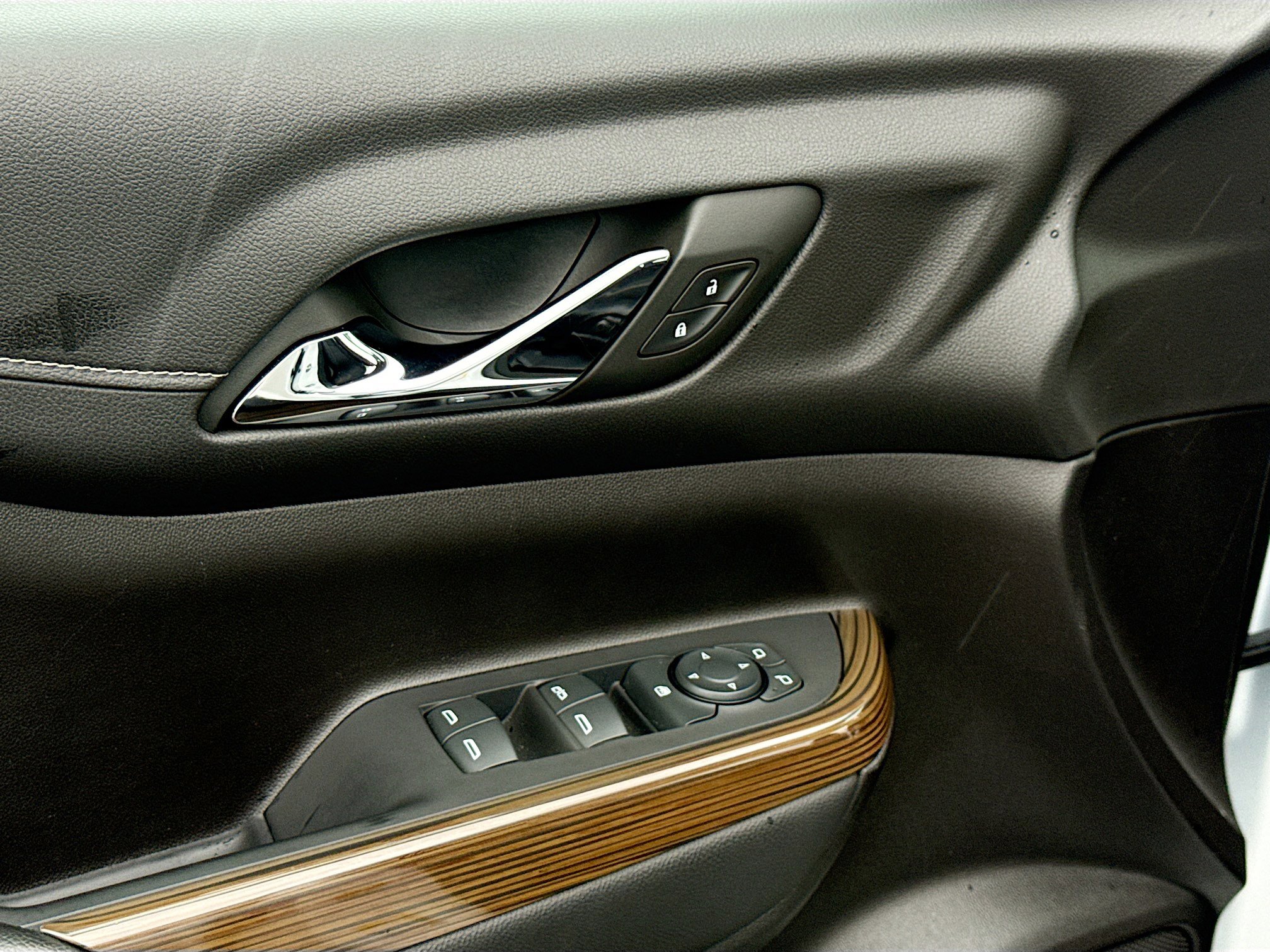 Used 2023 GMC Acadia SLE w/ Driver Convenience Package image 8