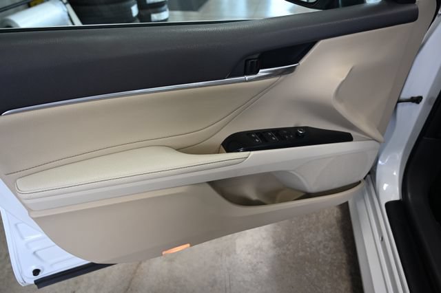 Used 2018 Toyota Camry XLE FWD image 25