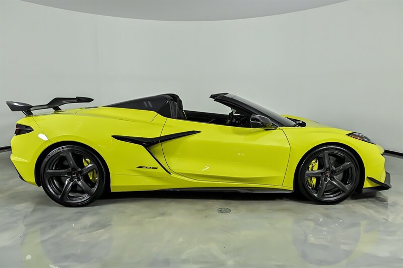 Used 2024 Chevrolet Corvette Z06 w/ Z07 Performance Package RWD image 11