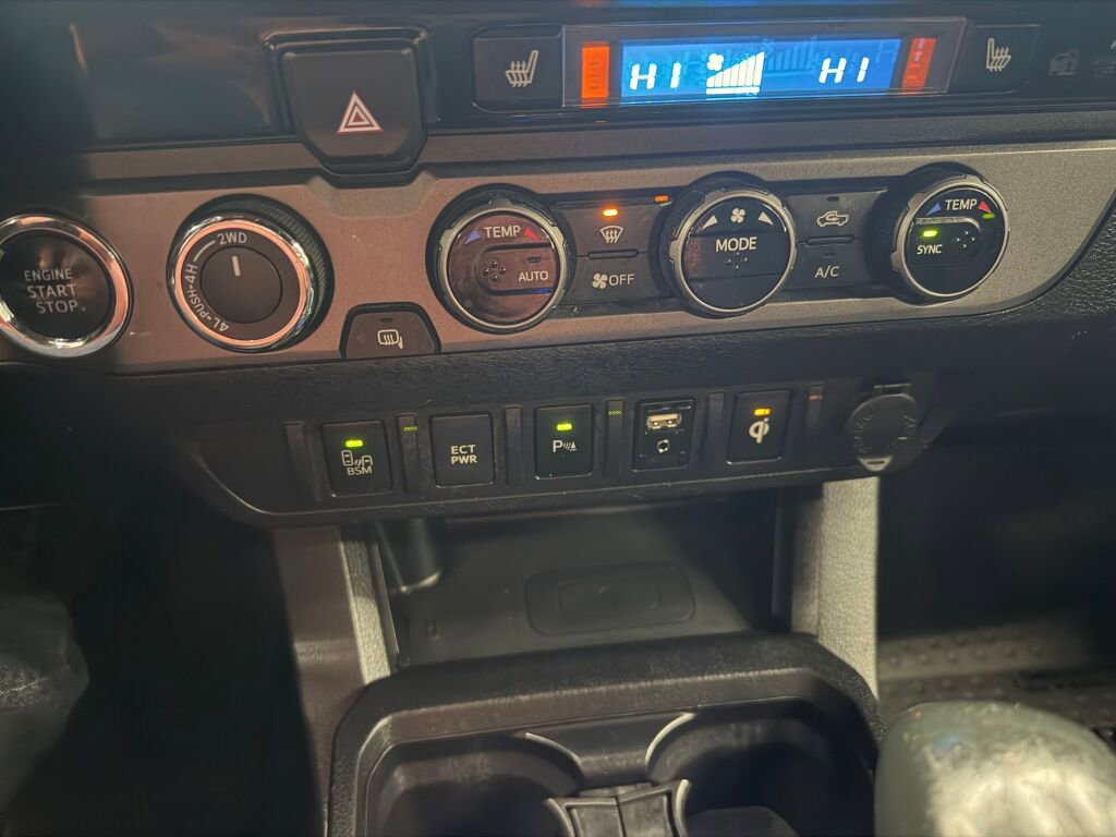 Used 2016 Toyota Tacoma TRD Sport image 14