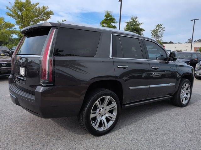 Used 2017 Cadillac Escalade Premium Luxury image 4