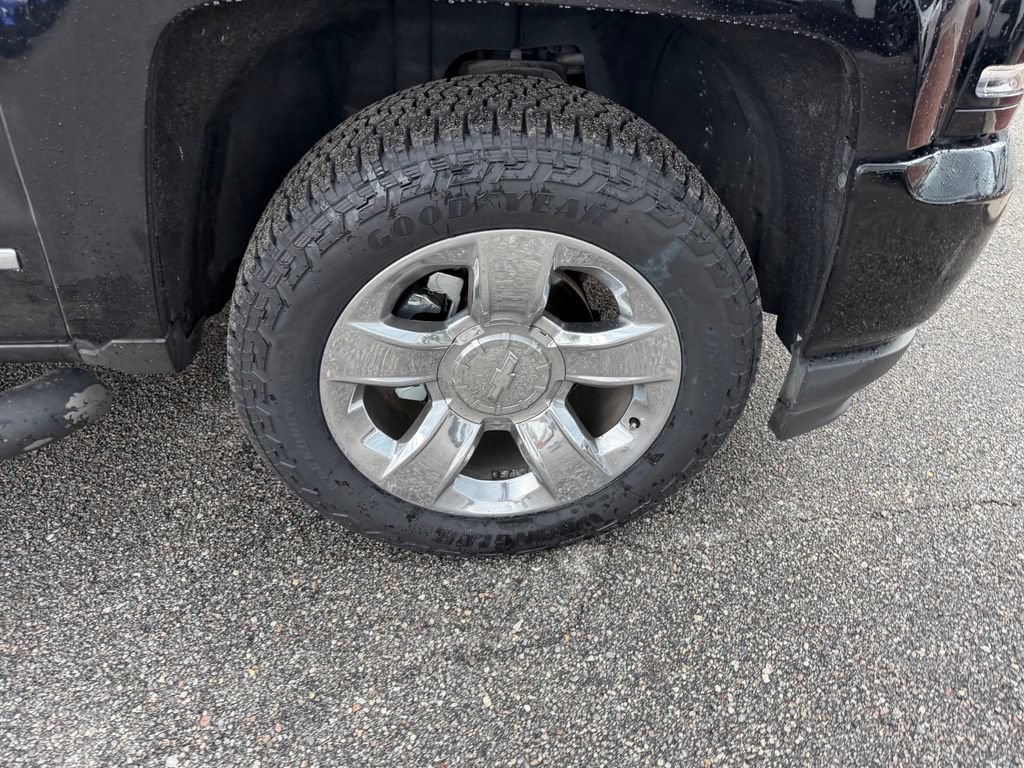Used 2018 Chevrolet Silverado 1500 LTZ Z71 w/ LTZ Plus Package AWD/4WD image 4