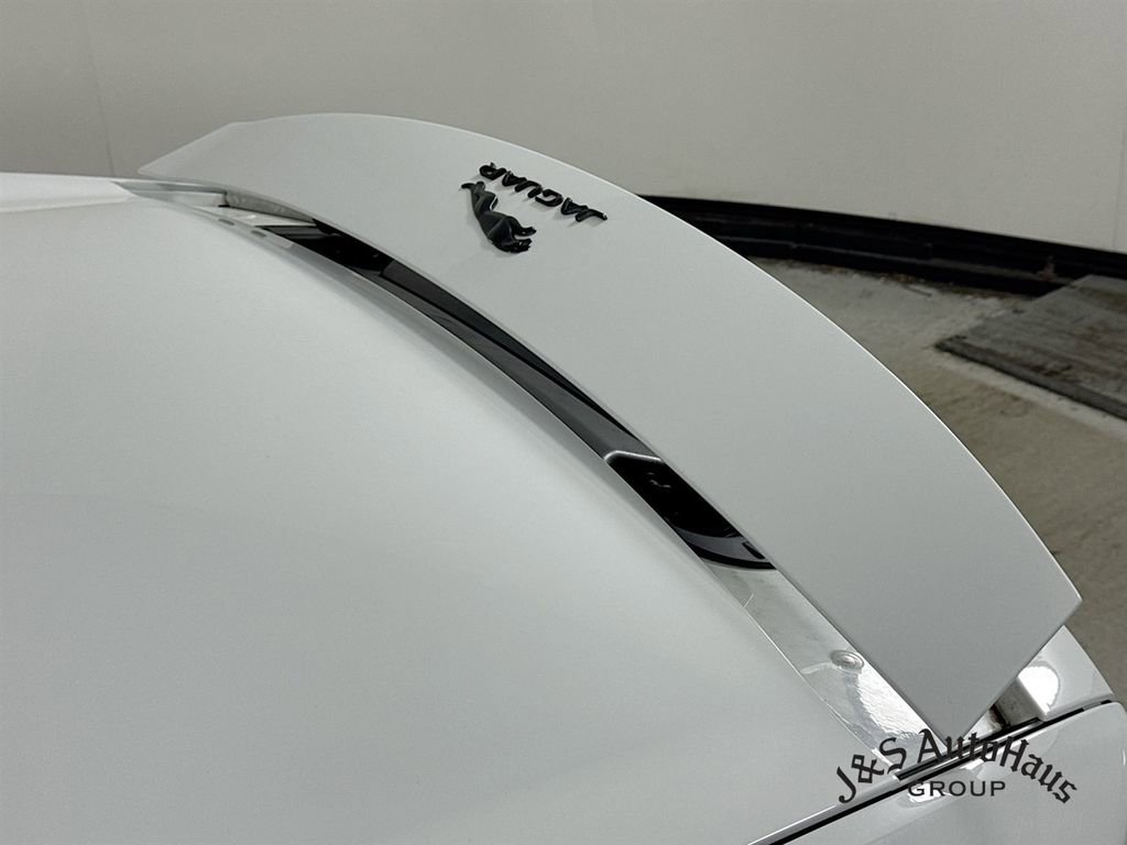 Used 2016 Jaguar F-TYPE R image 27