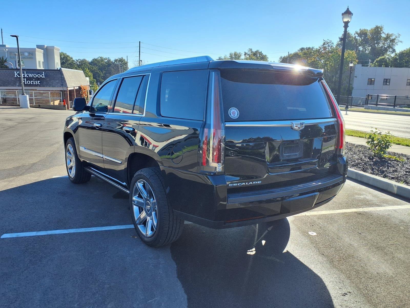 Used 2019 Cadillac Escalade Premium Luxury AWD/4WD image 31