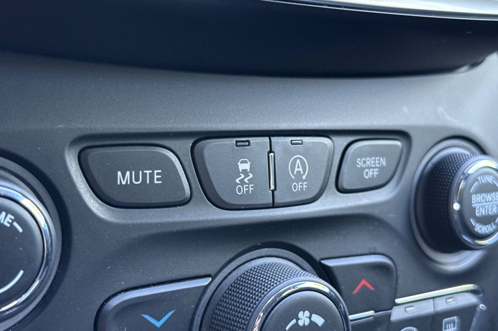 Used 2020 Jeep Cherokee Latitude image 38