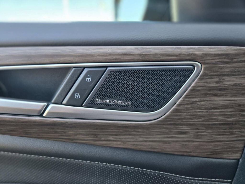 Used 2024 Volkswagen Atlas SEL Premium R-Line image 35