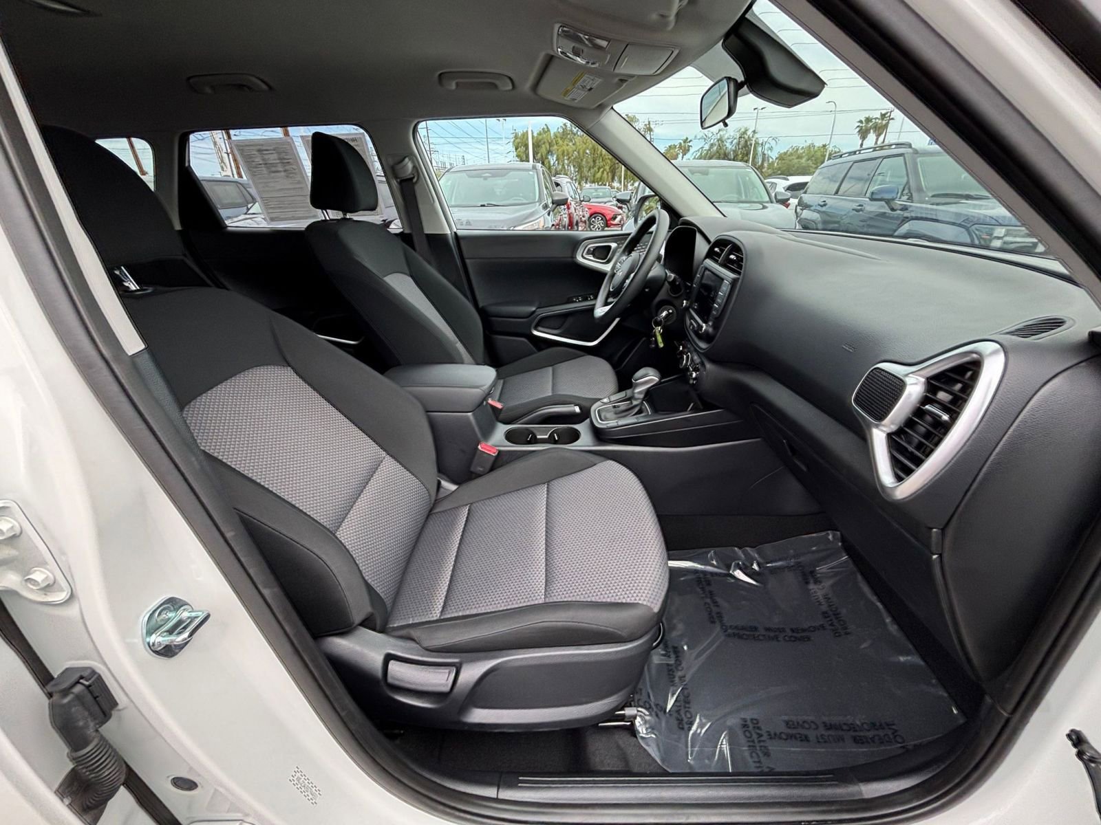 Used 2025 Kia Soul LX w/ LX Technology Package FWD image 24