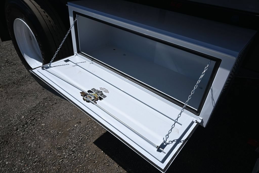 New 2027 Ford F650 2WD Regular Cab Super Duty image 4