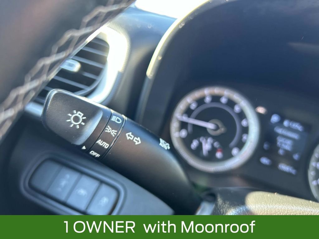 Used 2022 Hyundai Venue SEL image 23