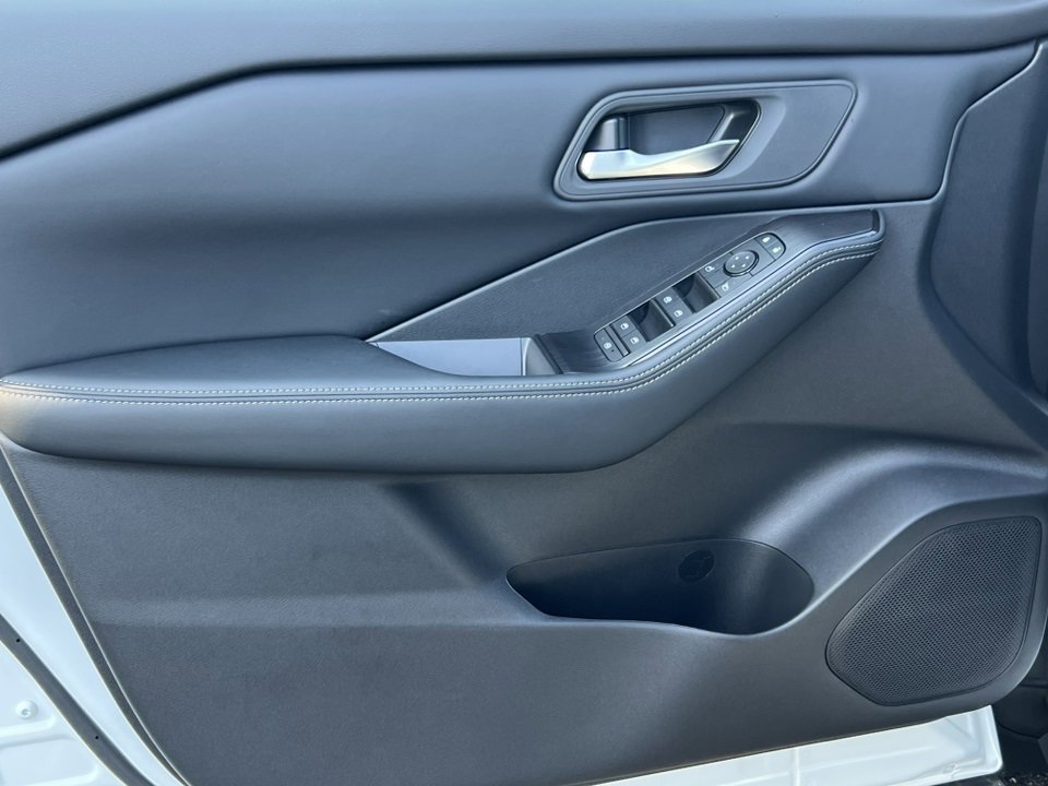 Used 2026 Nissan Rogue SV image 11