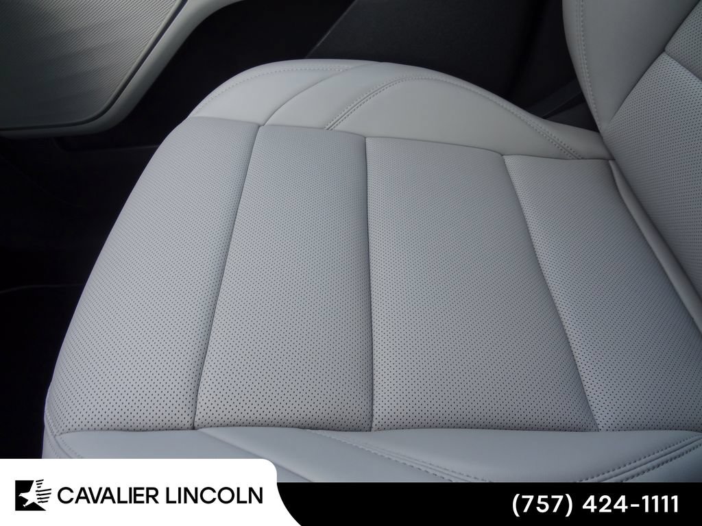 Used 2026 Lincoln Nautilus Premier AWD/4WD image 28