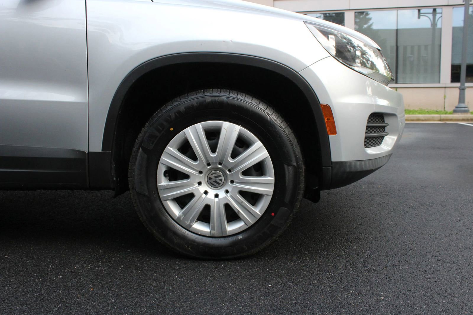 Used 2017 Volkswagen Tiguan S FWD image 4
