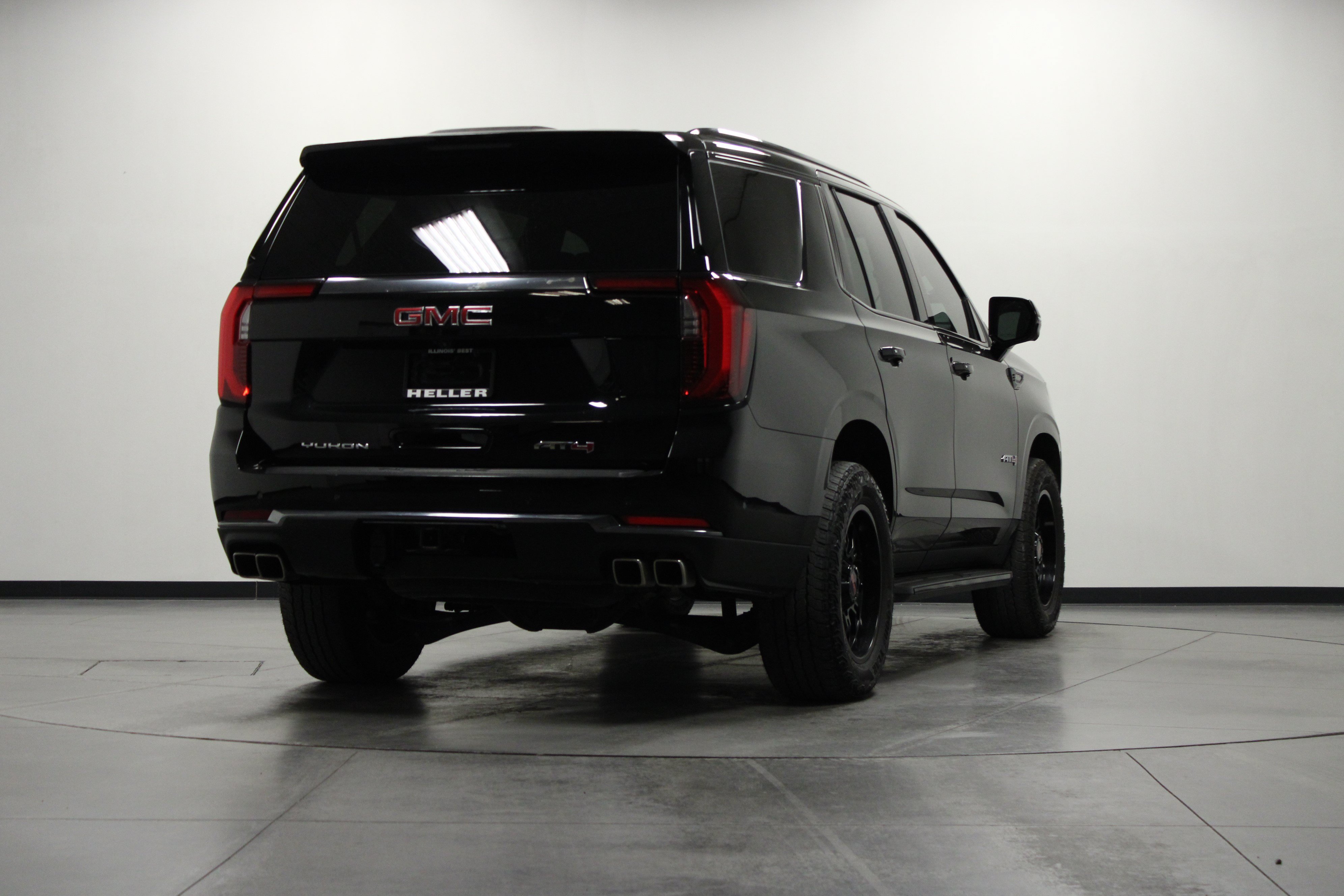 Used 2025 GMC Yukon AT4 AWD/4WD image 4