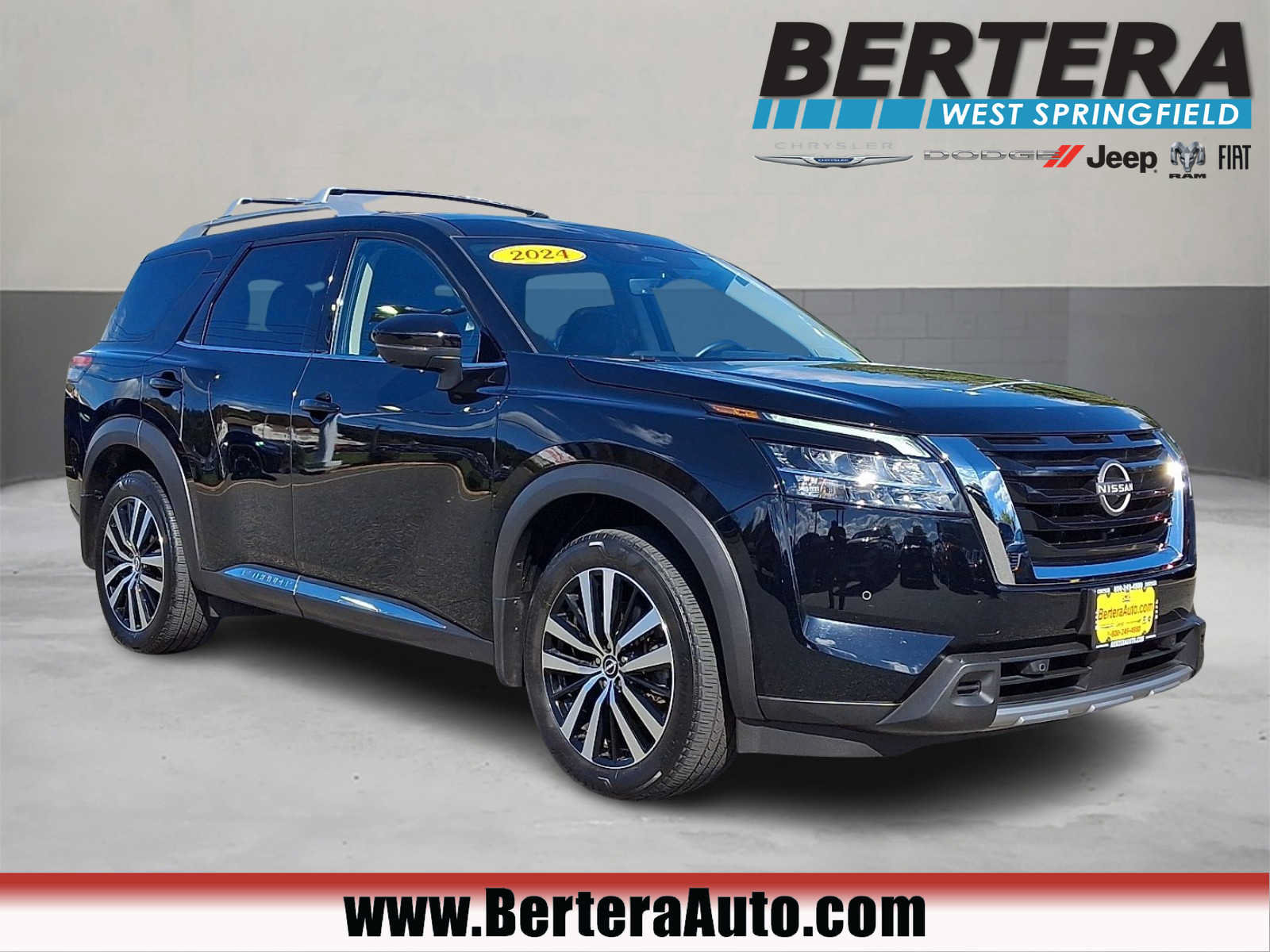 Used 2024 Nissan Pathfinder Platinum w/ Cargo Package