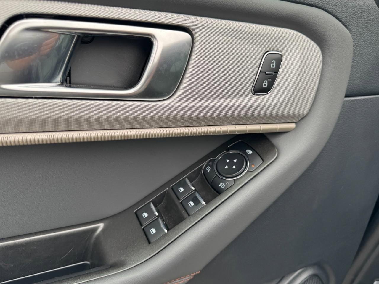 Used 2025 Ford Explorer Active w/ Active Comfort Package image 16