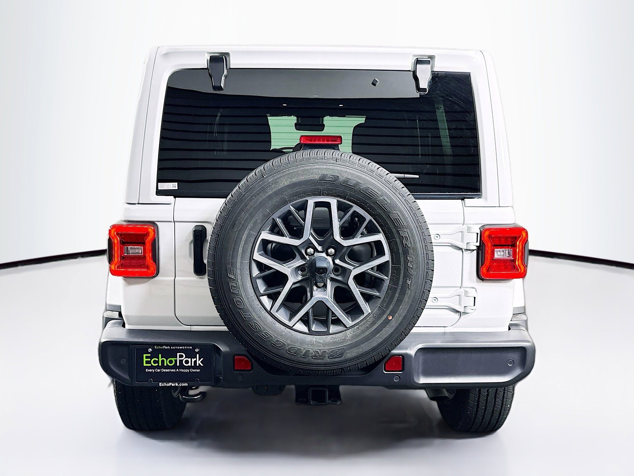 Used 2024 Jeep Wrangler Sahara w/ Technology Group image 7