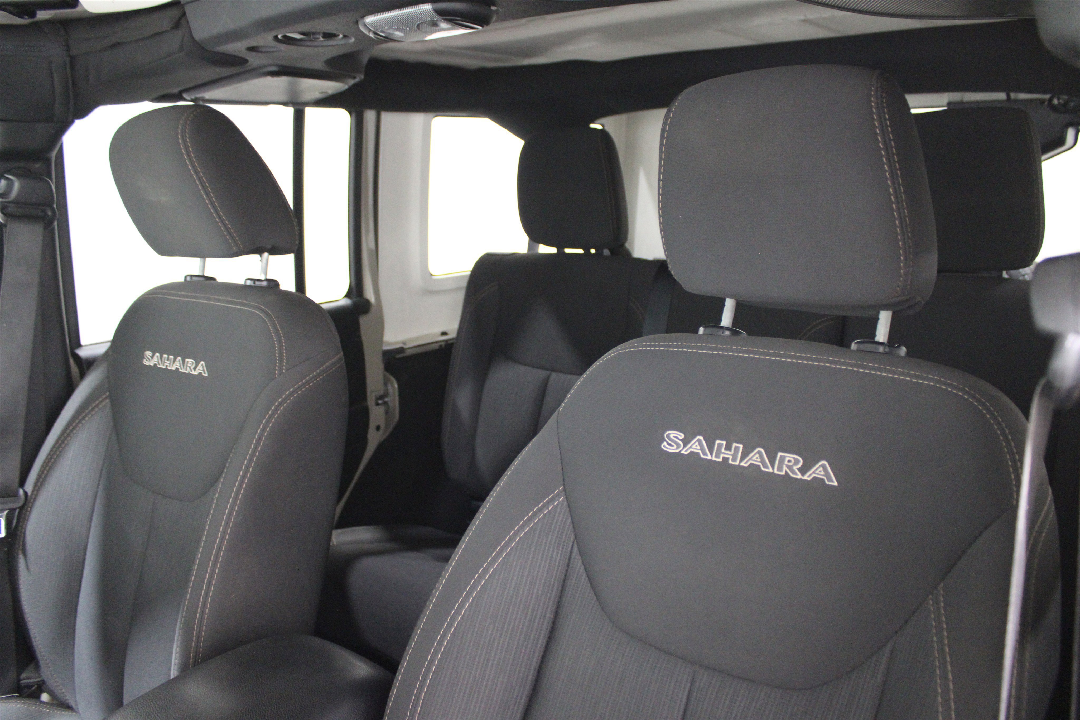 Used 2018 Jeep Wrangler Unlimited Sahara image 4