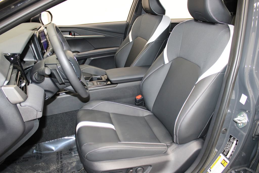 Used 2025 Toyota Camry SE image 10