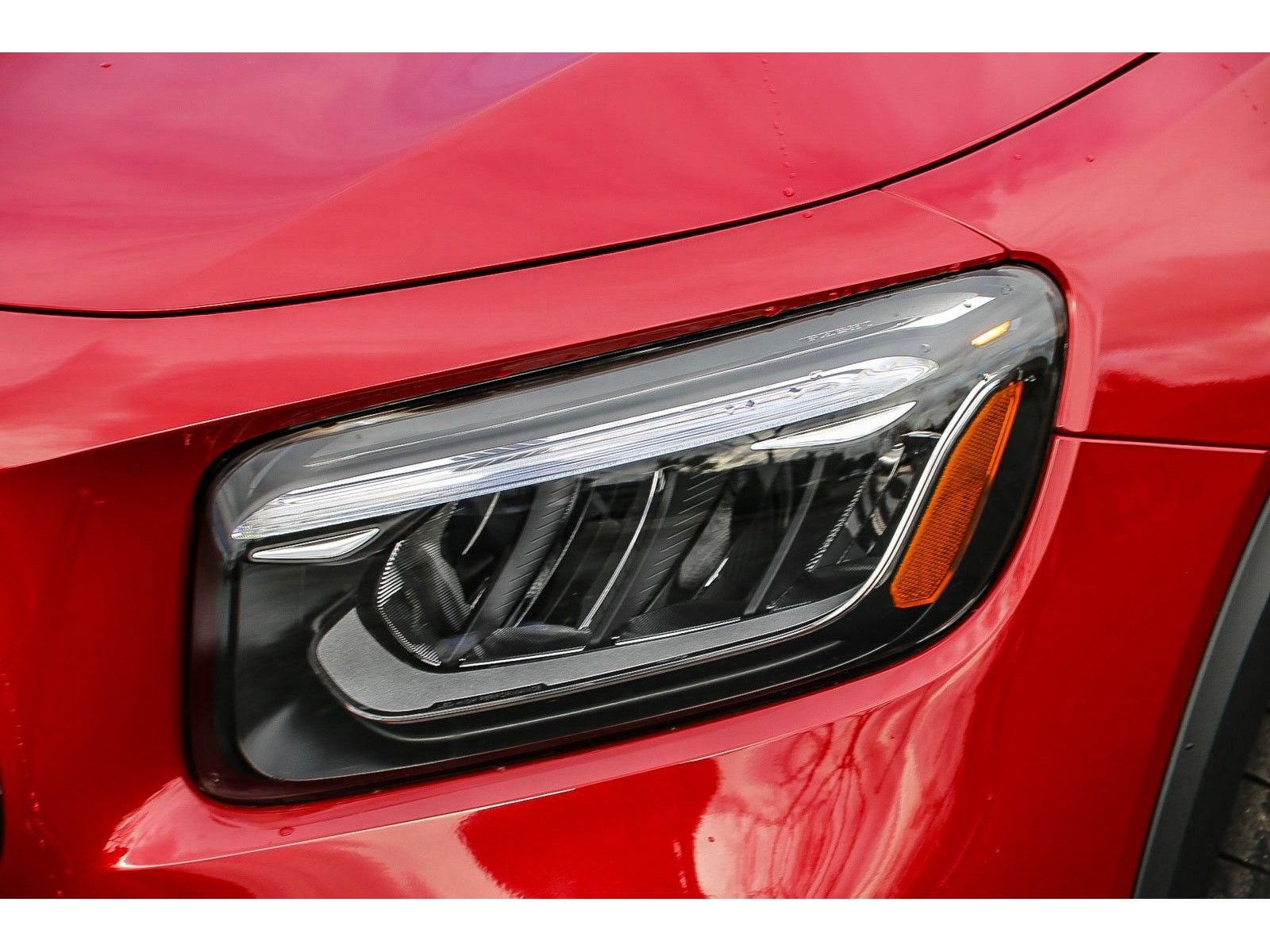 Used 2025 Mercedes-Benz GLB 35 AMG 4MATIC image 8