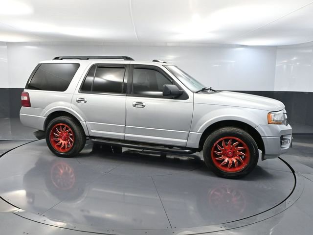 Used 2017 Ford Expedition XLT image 3