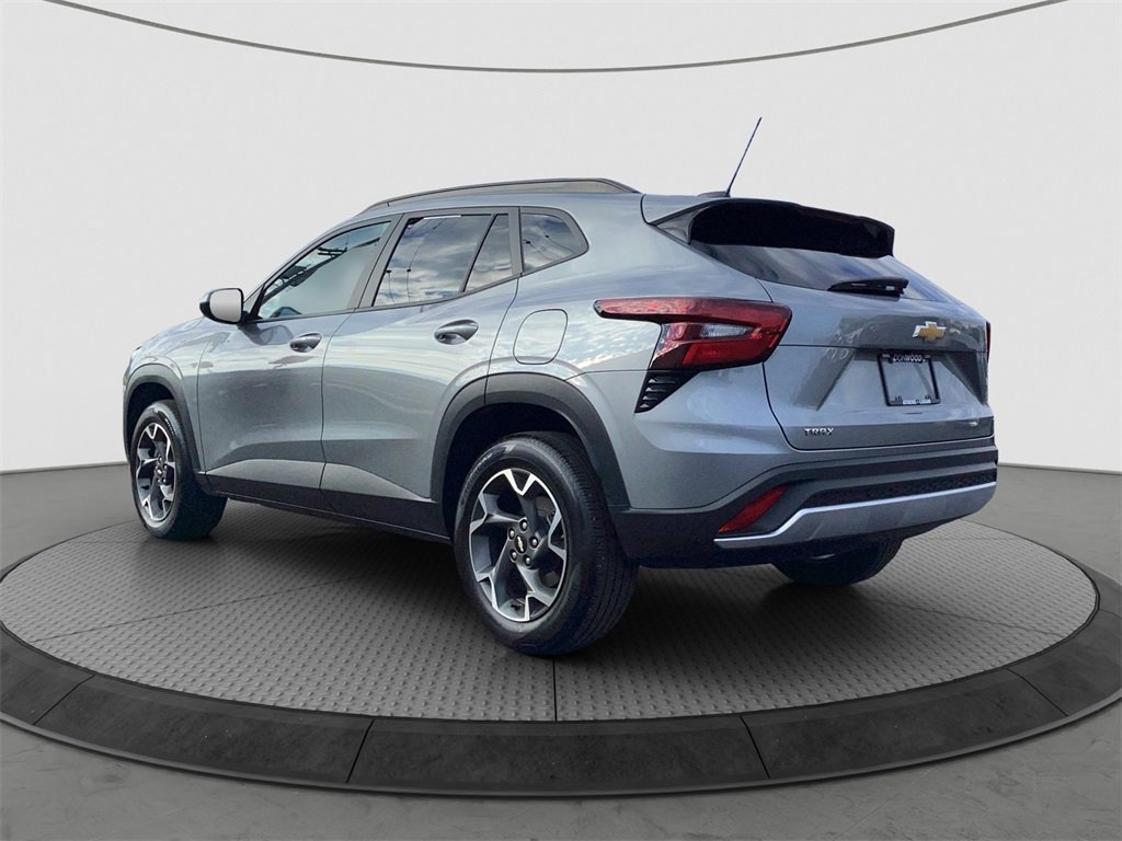 Used 2024 Chevrolet Trax LT w/ LT Convenience Package image 5