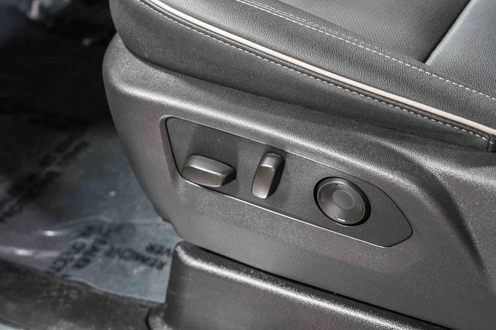 Used 2025 Chevrolet Suburban Premier RWD image 20