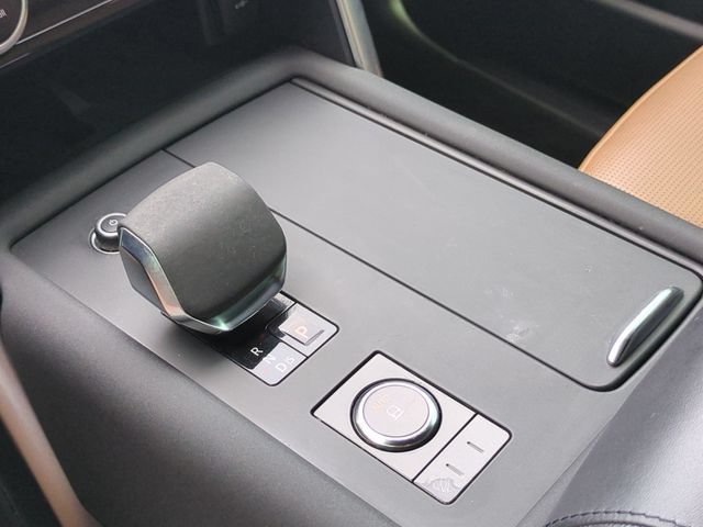 Used 2023 Land Rover Discovery Metropolitan Edition AWD/4WD image 9