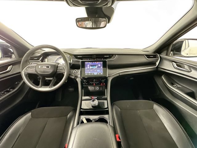 Used 2023 Jeep Grand Cherokee L Laredo AWD/4WD image 3