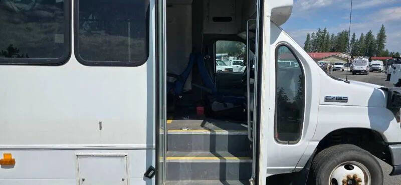 Used 2011 Ford E-450 and Econoline 450 Super Duty w/ Shuttle Bus Prep Pkg image 15
