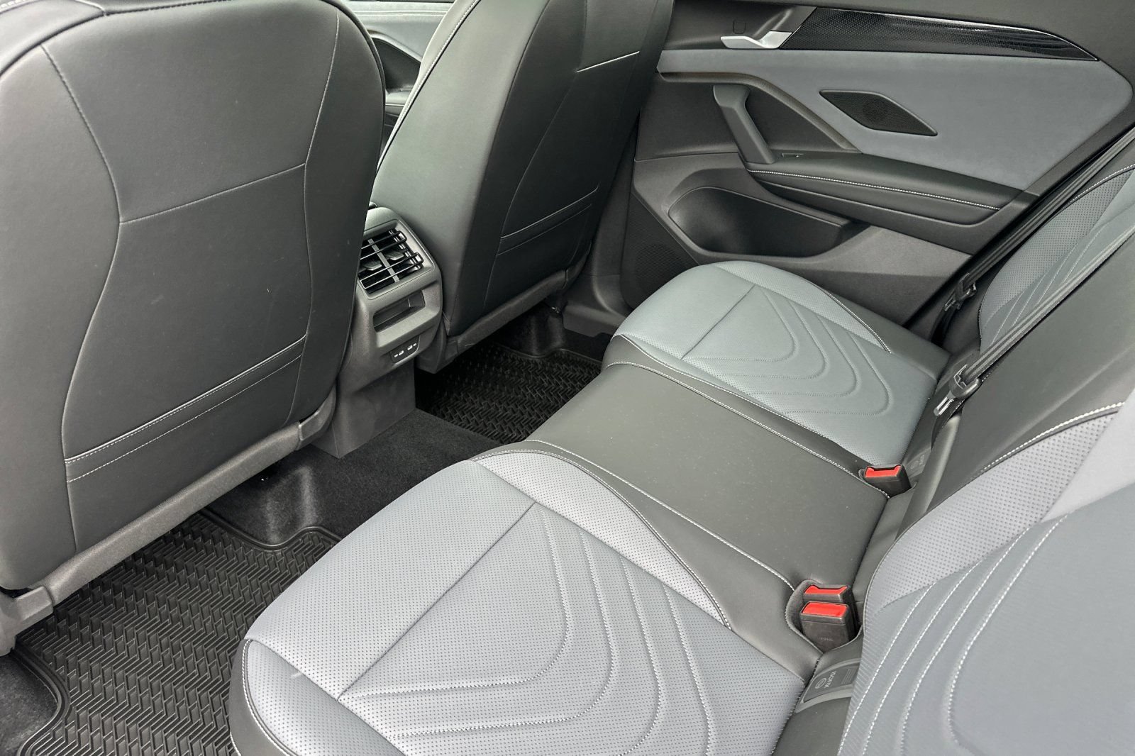 New 2026 Volkswagen Tiguan SE AWD/4WD image 12