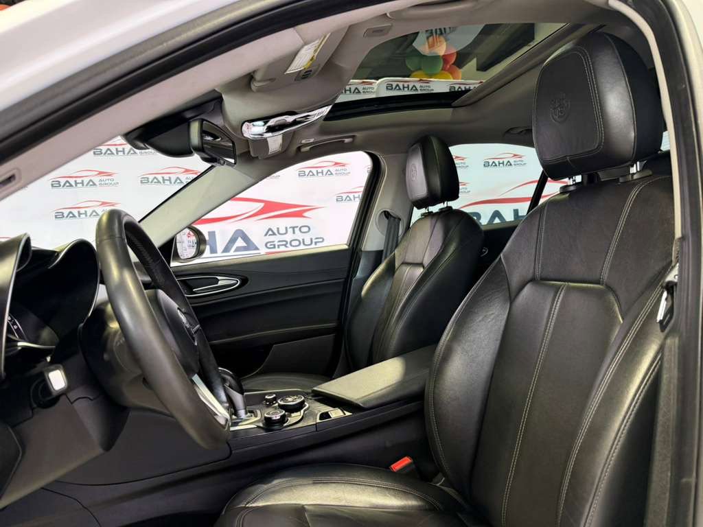 Used 2017 Alfa Romeo Giulia RWD image 31