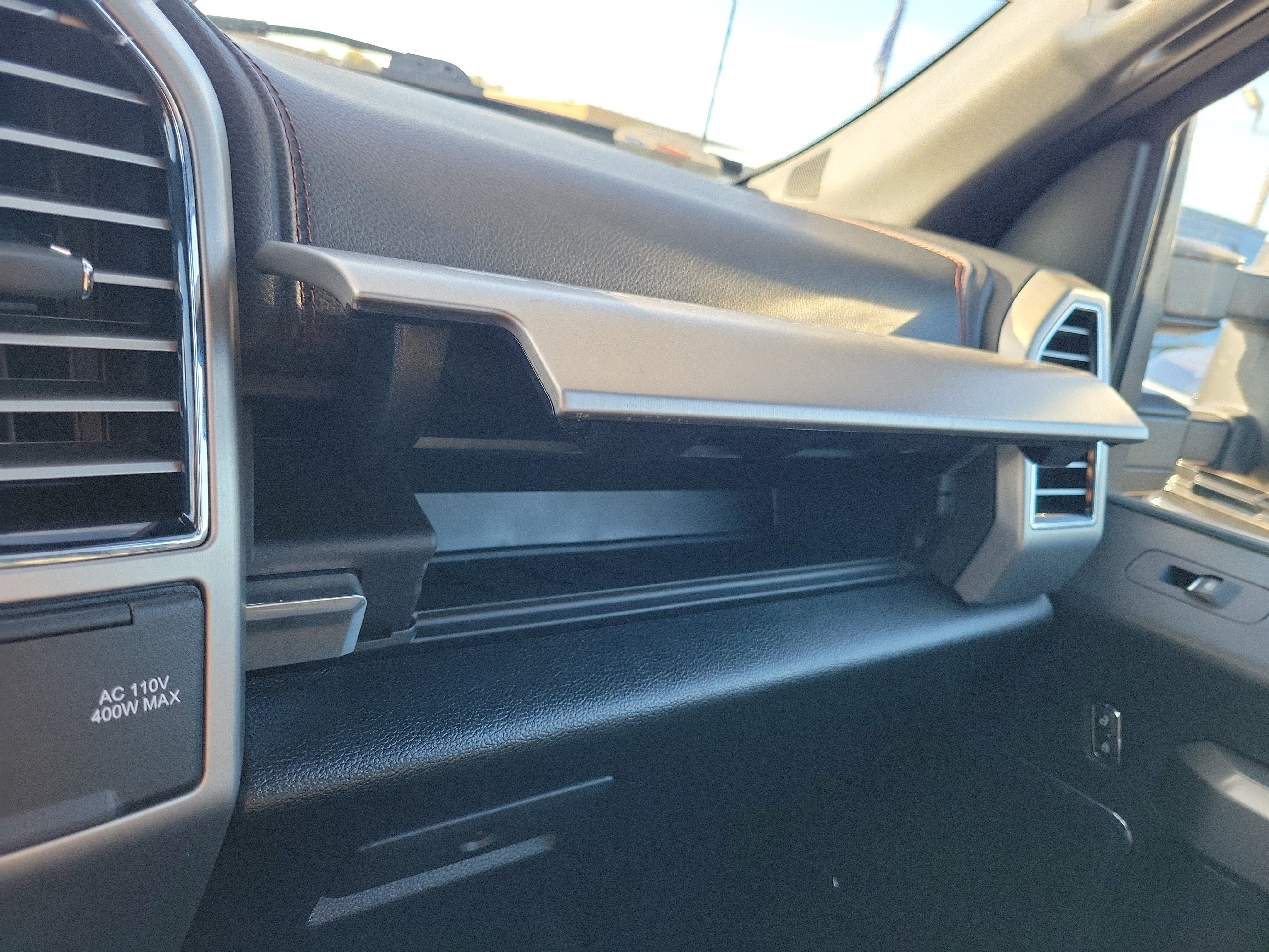 Certified 2018 Ford F350 Platinum w/ Platinum Ultimate Package AWD/4WD image 29