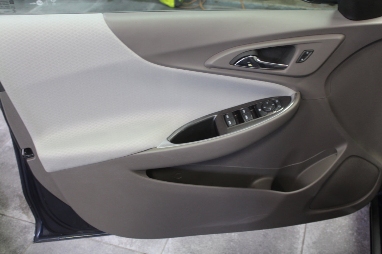 Used 2017 Chevrolet Malibu LT image 18