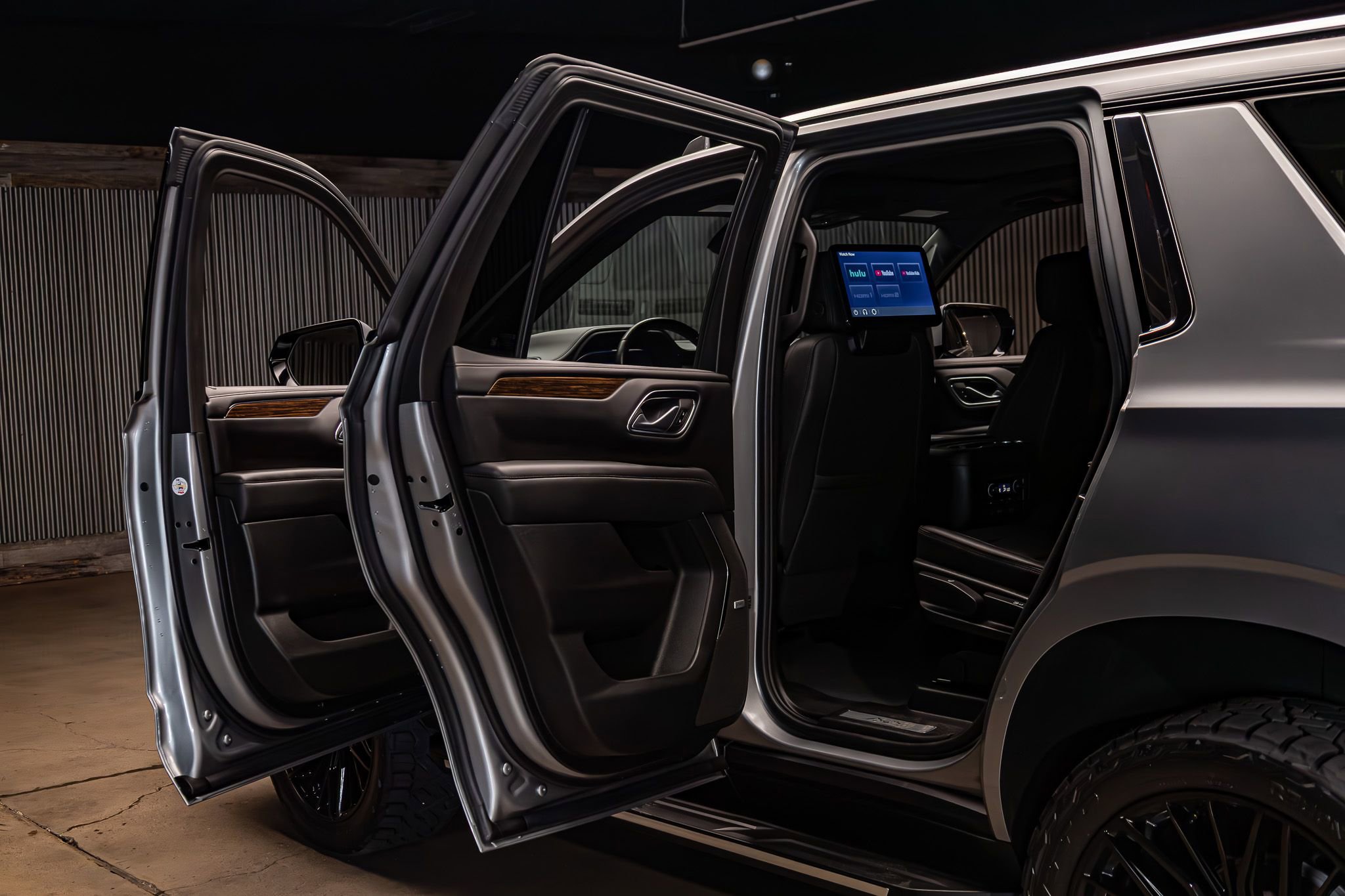 Used 2024 Chevrolet Tahoe High Country w/ Advanced Technology Package AWD/4WD image 29
