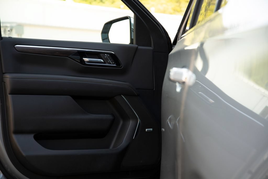 New 2025 Chevrolet Suburban Premier AWD/4WD image 9