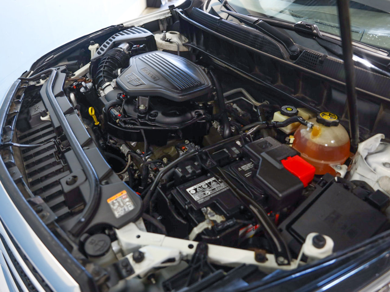 Used 2018 Cadillac XT5 Luxury w/ LPO, Black Ice Package image 12