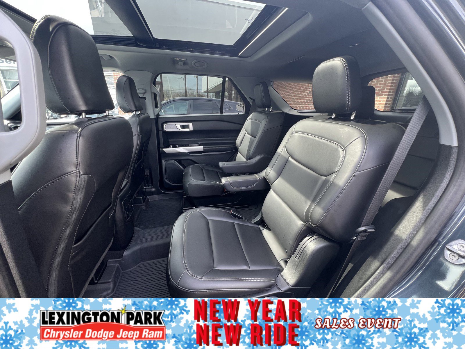 Used 2024 Ford Explorer XLT w/ Equipment Group 202A image 13