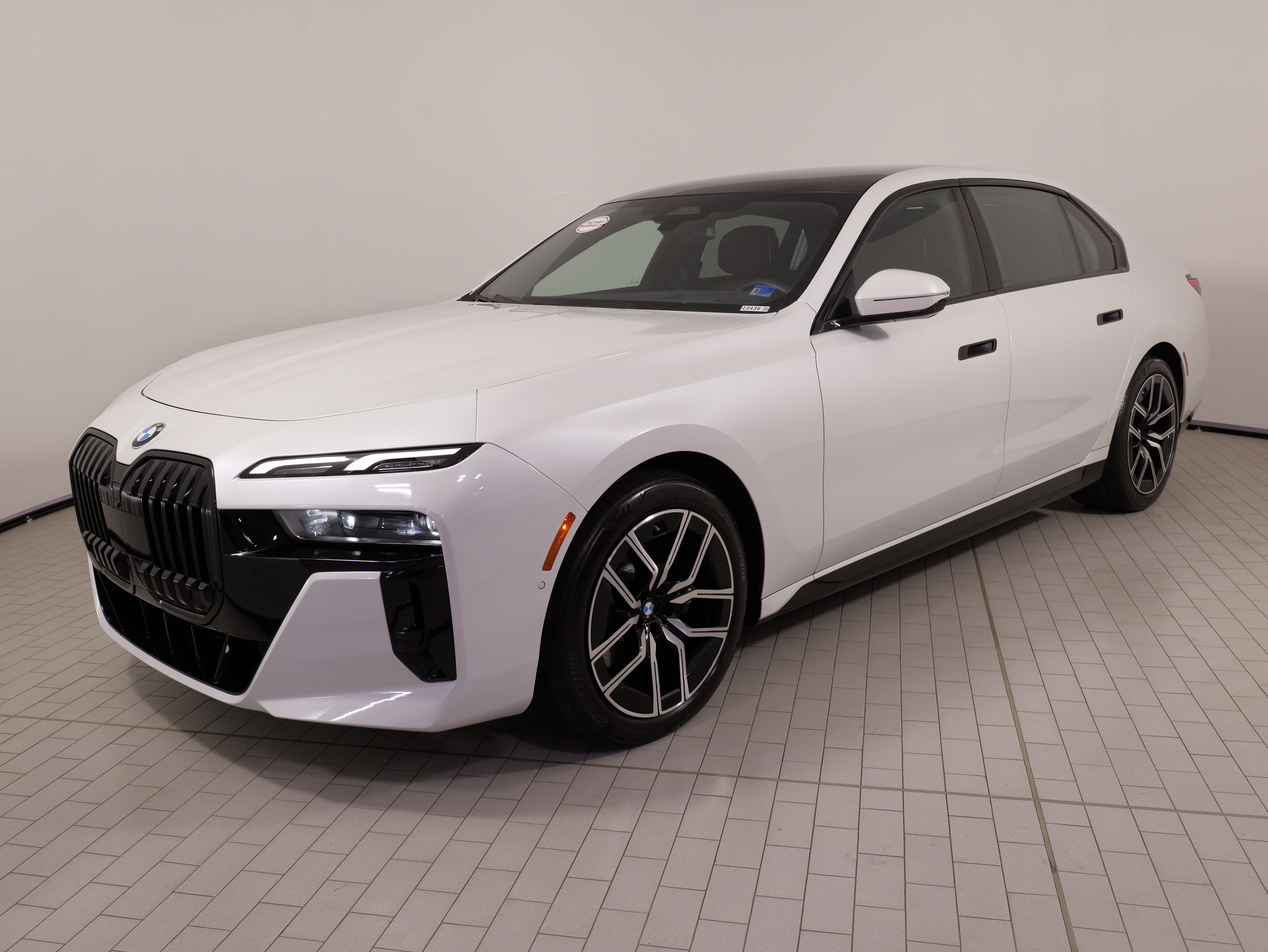 Used 2024 BMW 740i xDrive w/ Premium Package AWD/4WD image 3