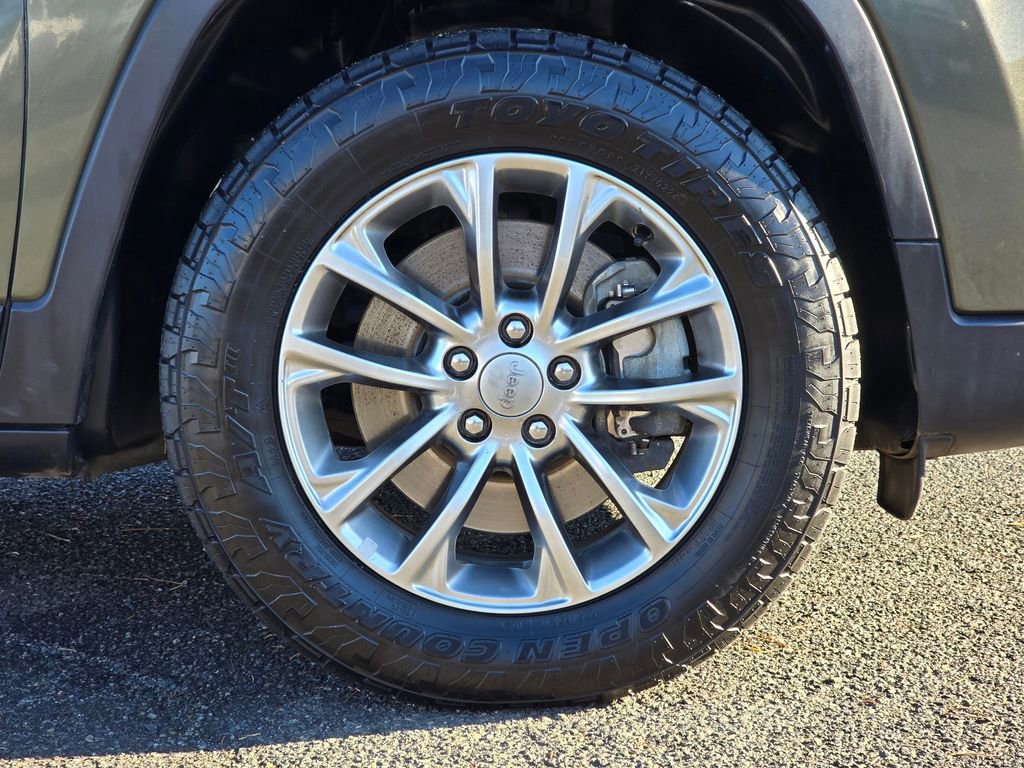 Used 2019 Jeep Cherokee Latitude Plus image 11