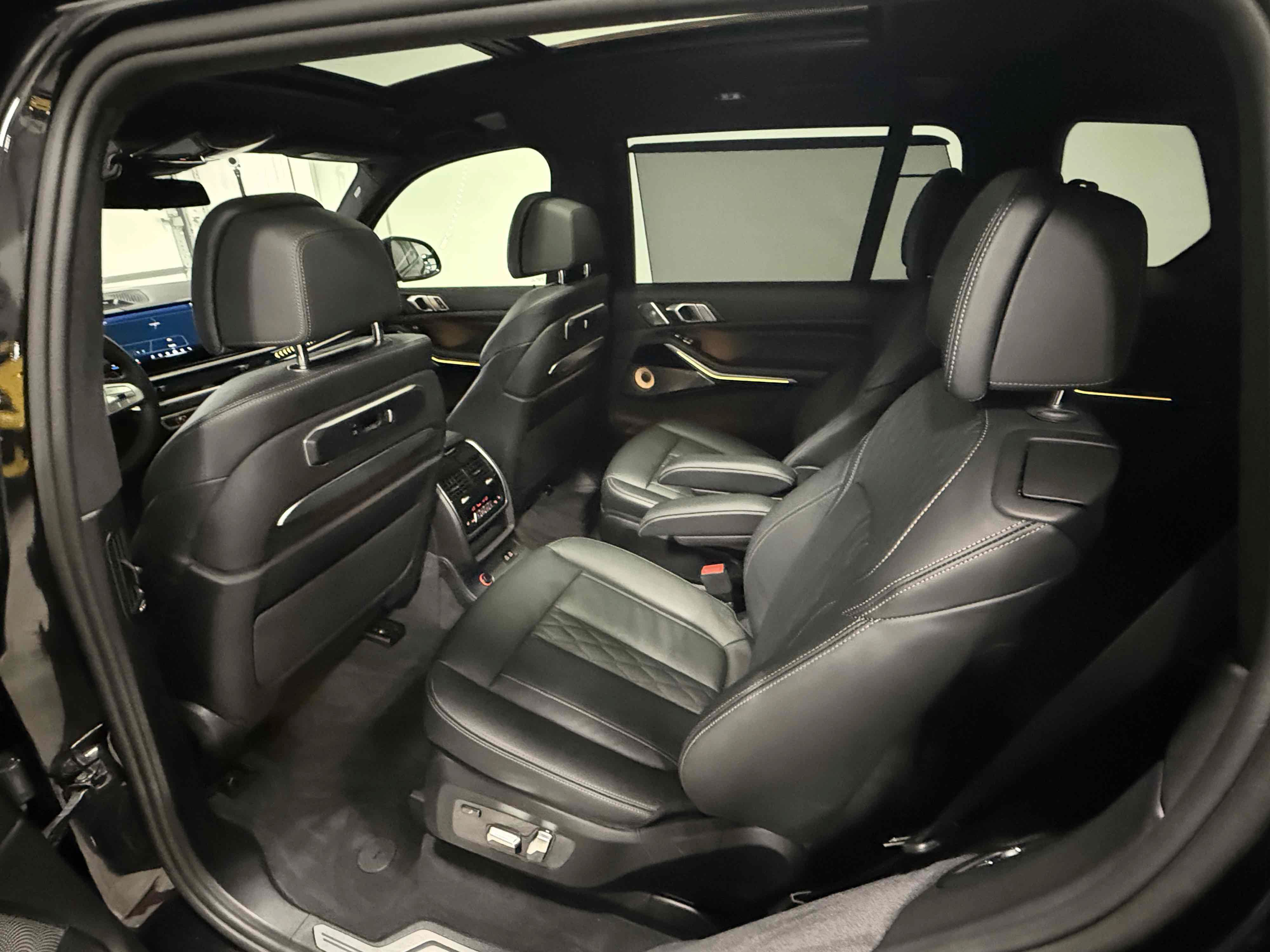 Used 2025 BMW ALPINA XB7 AWD/4WD image 97