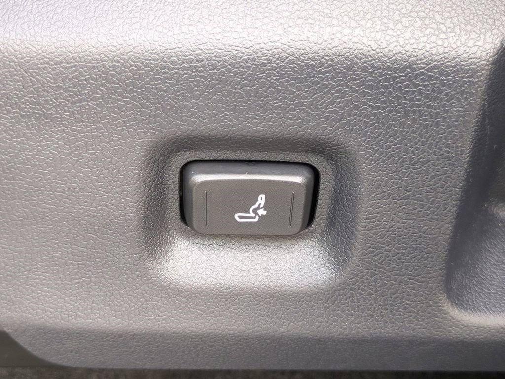 Used 2025 Toyota Tacoma SR5 image 20
