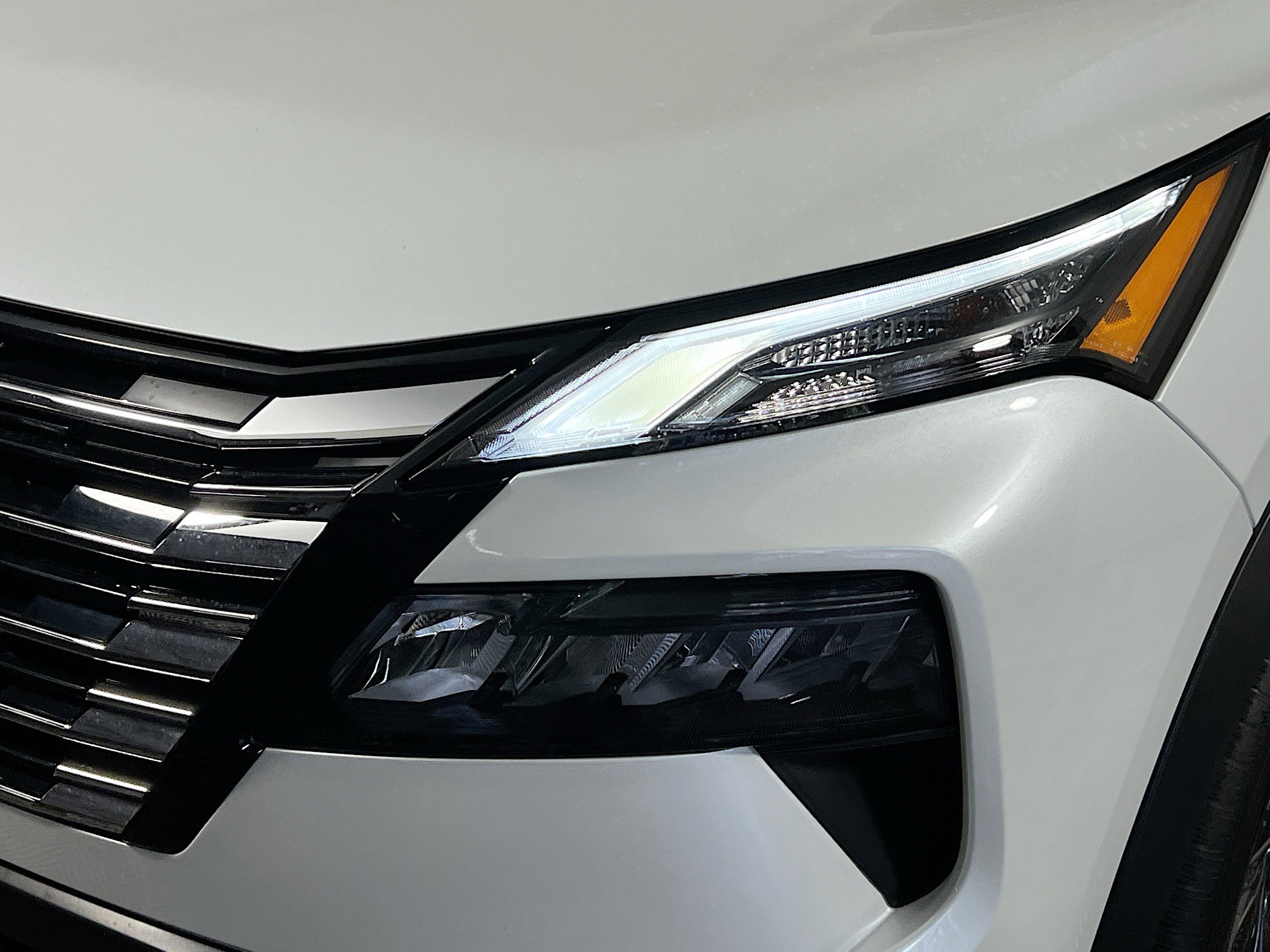 Used 2025 Nissan Rogue SV image 12