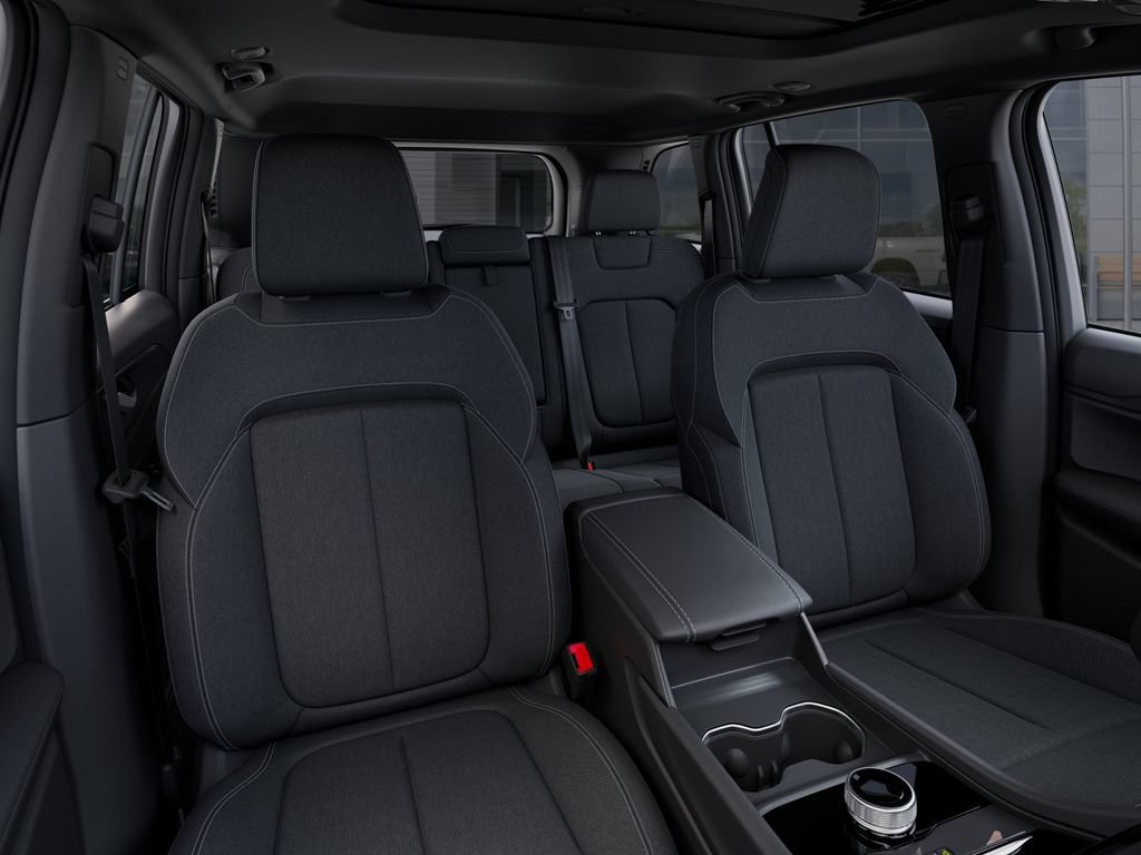 Used 2025 Jeep Grand Cherokee Laredo X w/ Luxury Tech Group I AWD/4WD image 17