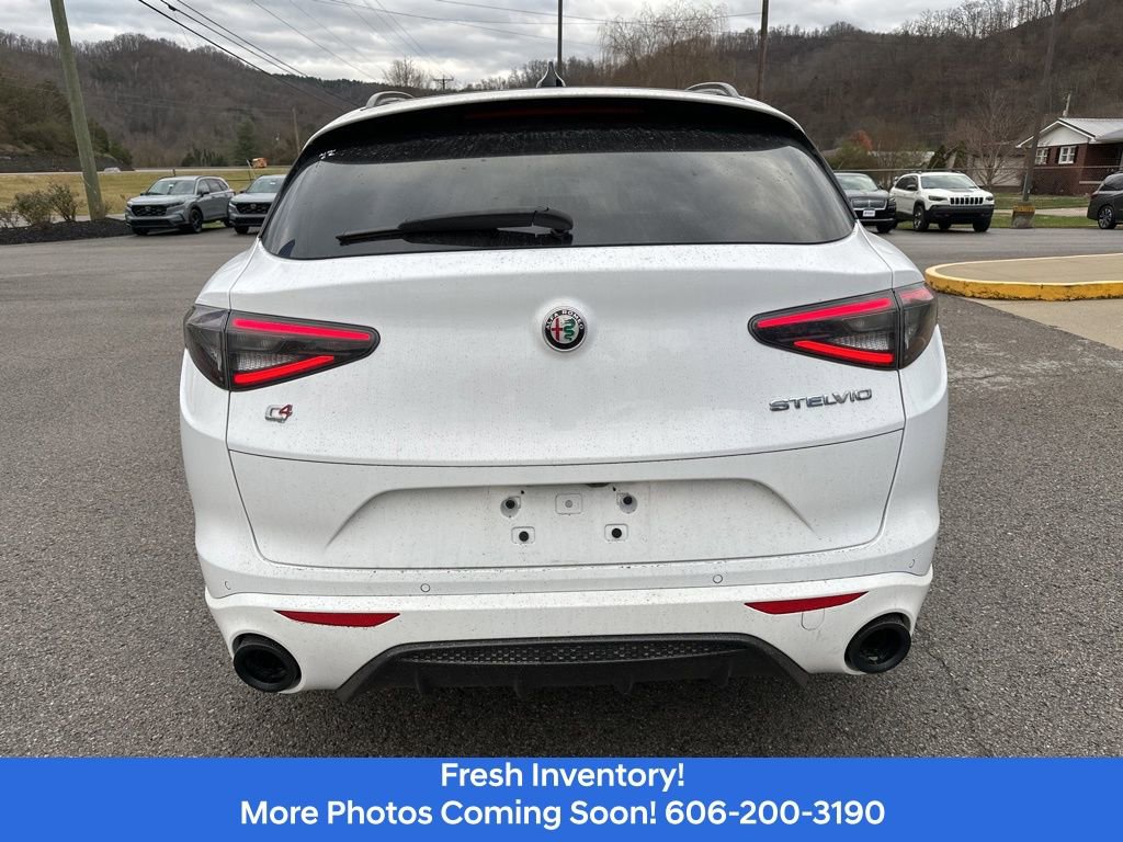 Used 2024 Alfa Romeo Stelvio Veloce image 4