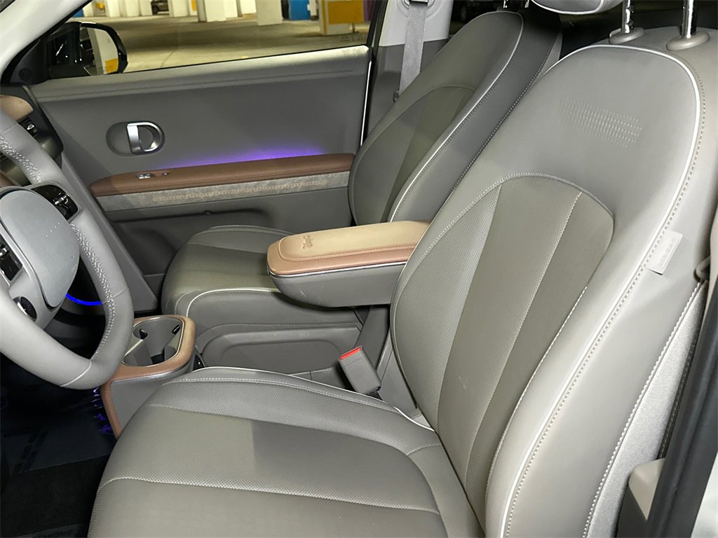 Used 2024 Hyundai Ioniq 5 Limited image 25