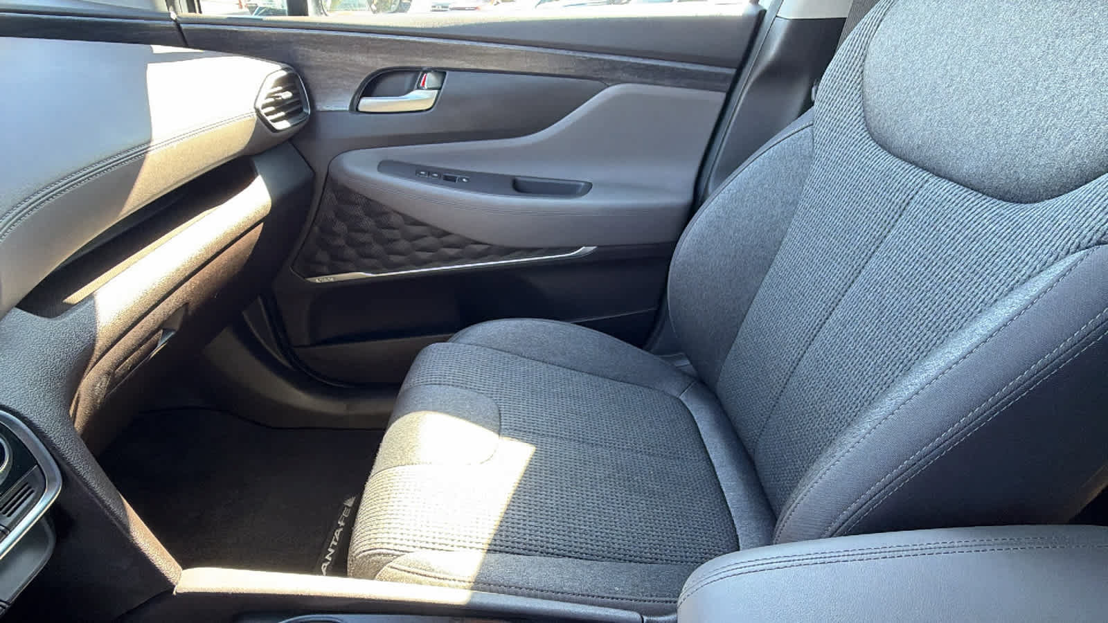 Used 2020 Hyundai Santa Fe SEL w/ Convenience Package FWD image 12